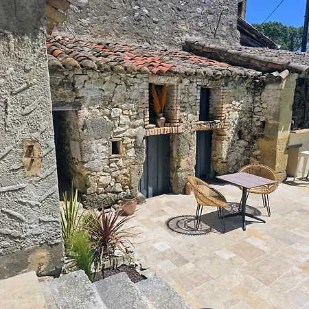 فندق مبيت وإفطار L'uzanges