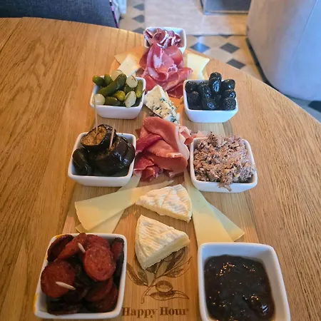 L'uzanges فندق مبيت وإفطار 4*