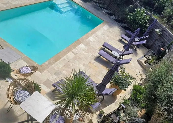 L'uzanges Alojamento de Acomodação e Pequeno-almoço 4*