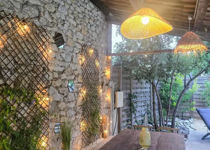 L'uzanges Alojamento de Acomodação e Pequeno-almoço Lussan (Gard)