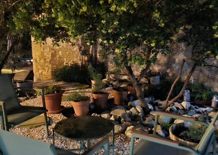 L'uzanges Alojamento de Acomodação e Pequeno-almoço Lussan (Gard)